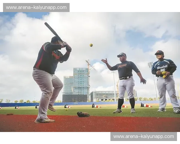 棒球记者：在球场上追逐光与梦